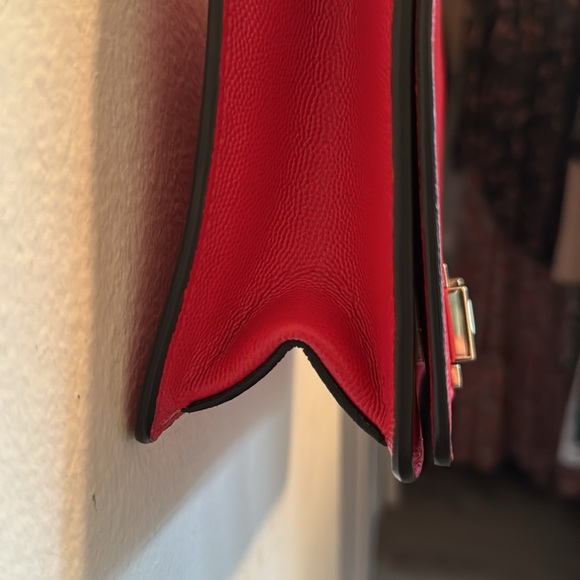 πΊπΊ Stunning  raspberry Furla with chain and leather cross body strap.πΊπΊ - Picture 6 of 13